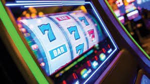 Giao diện điện thoại hiển thị màn hình rút tiền VND tại fun88kyc